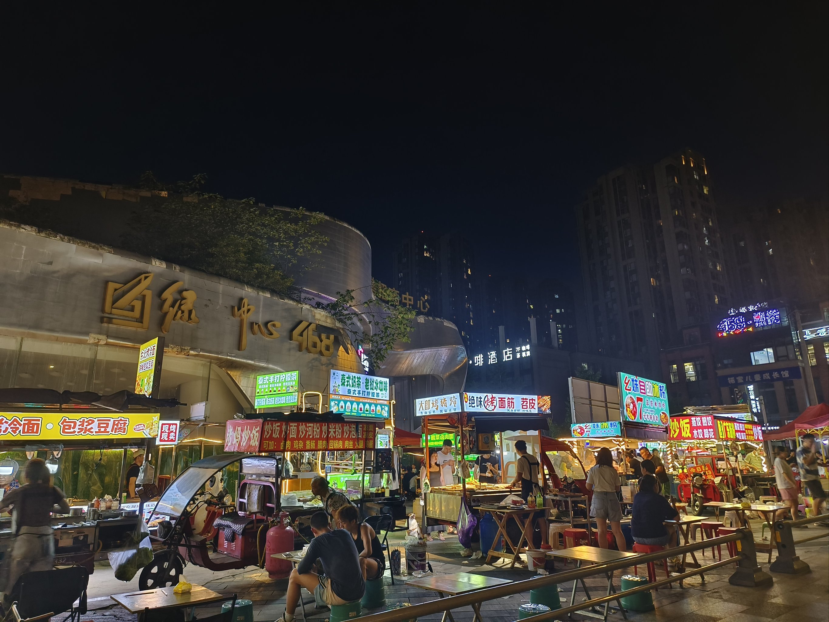 根据专家分析,熙街三期5栋荤菜店推荐:必吃美食攻略