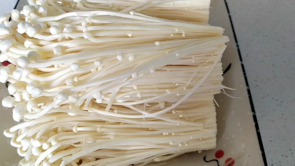 为什么吃金针菇要嚼碎再咽?...
